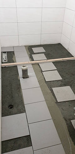 台中浴室鋪地磚